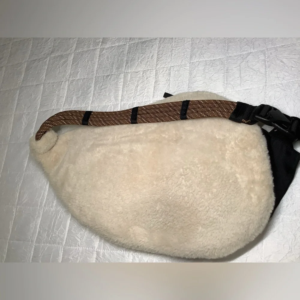 Kavu Sling Shearling material
